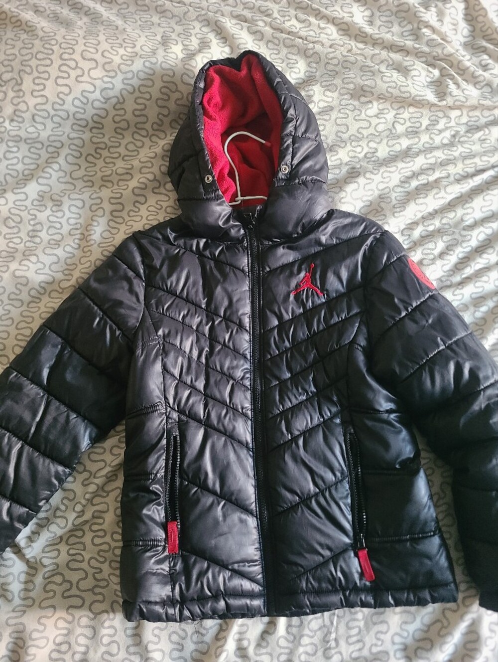 Jordan Kids Black & Red Puffer Jacket Hooded Size L 12-13 Years